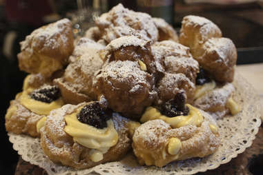 Zeppoles in a big pile