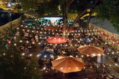 The patio at Scholz Garten