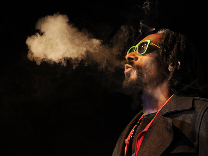 snopp dogg smoking weed