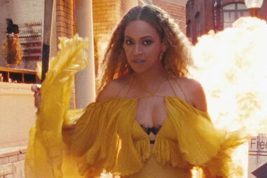 beyonce lemonade hold up