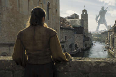 Arya Stark, Maisie Williams, looks at the statue in the port of Braavos
