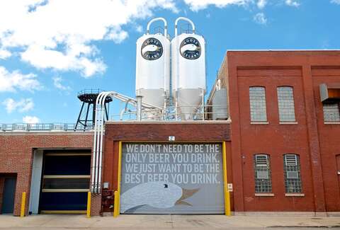 Goose Island Brewery: A Chicago, IL Bar.