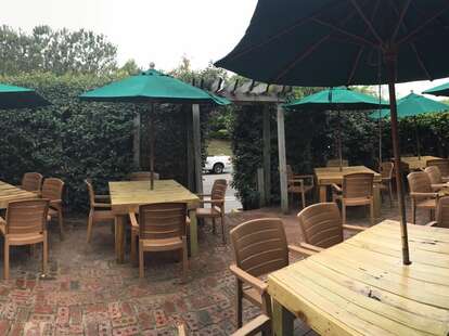 Roadside Raw Bar and Grill: A Bar in Duck, NC - Thrillist