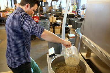 Filling step in coffee roasting process