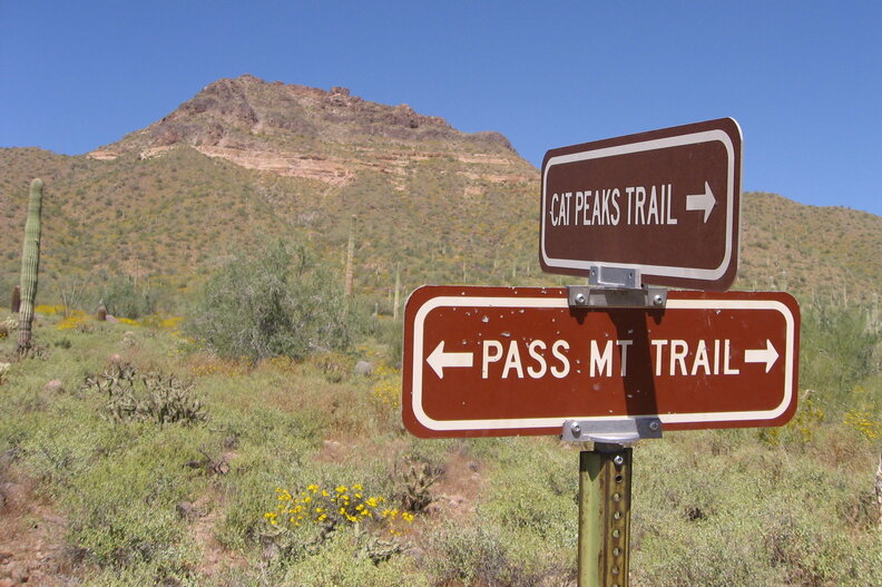 Pass mountain trail sign