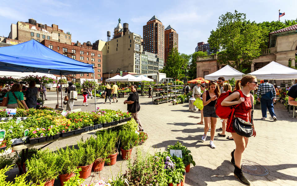 New York City Farmers Markets Schedule, Locations & Best Fruits