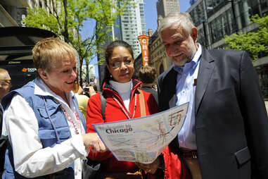 Tourists get directions in Chicago 
