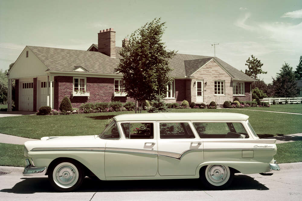 10 Discontinued Station Wagons We Want To See Make A Comeback