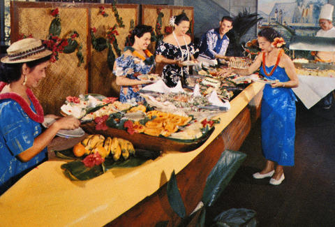 Best Restaurants In Oahu According To Hawaiian Grandmas Thrillist 1965 Postcard Traditional Hawaiian Feast
