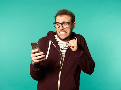 guy afraid to text back a date