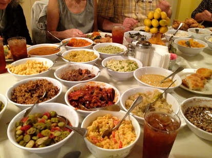 Mrs Wilkes Dining Room A Savannah Ga Restaurant Thrillist