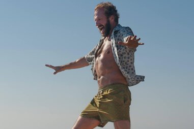 ralph fiennes a bigger splash shirtless