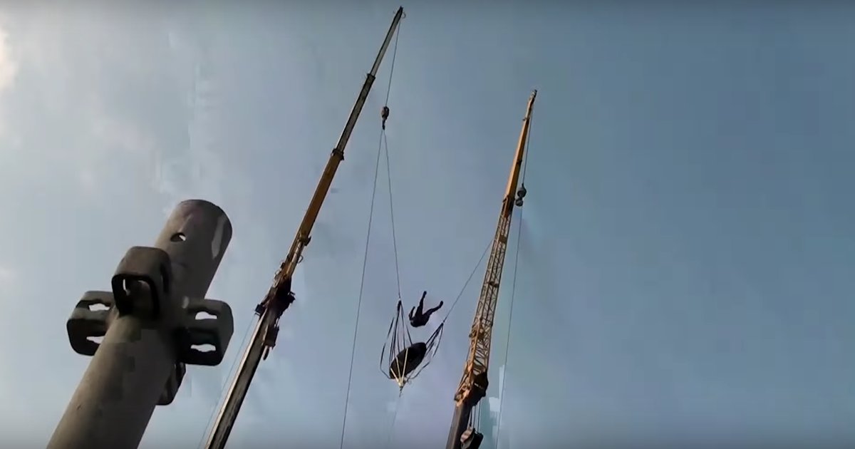 Giant Human Slingshot Launches People 300ft in the Air (Video) - Thrillist