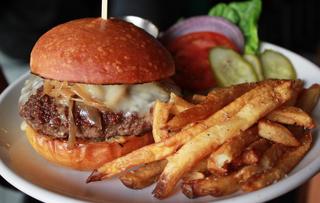 Avenue's Bar & Eatery