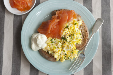 Soft scrambled eggs with creme fraiche and chives