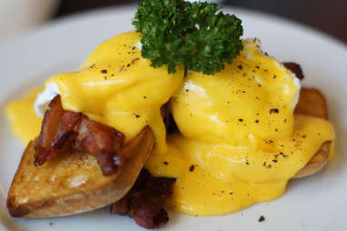 eggs benedict