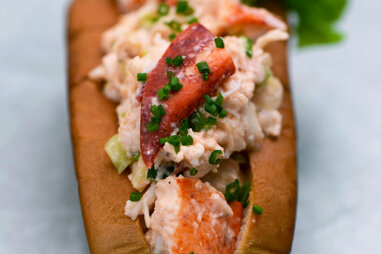 cull & pistol lobster roll