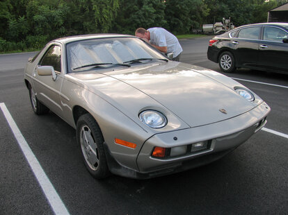 Porsche 928