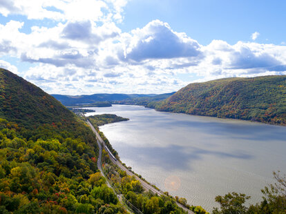 Hudson River Breakneck Ridge
