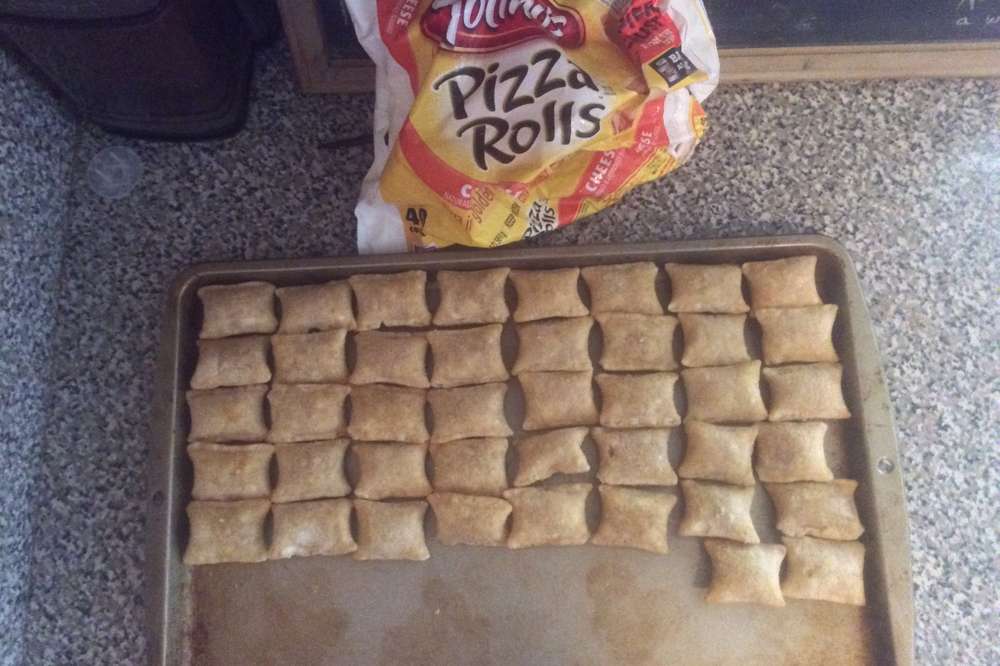 People Are Mad Totino S 40 Count Pizza Rolls Have 39 Rolls Thrillist