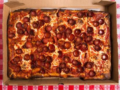 Detroit Deep Dish Recipe How To Make Detroit Style Pizza At Home Thrillist