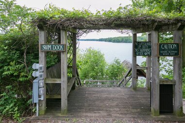 stout’s island lodge