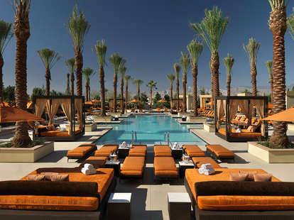 Best Las Vegas Hotel Pools 2023: Luxury & Entertainment!