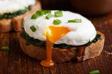 Poached egg oozing