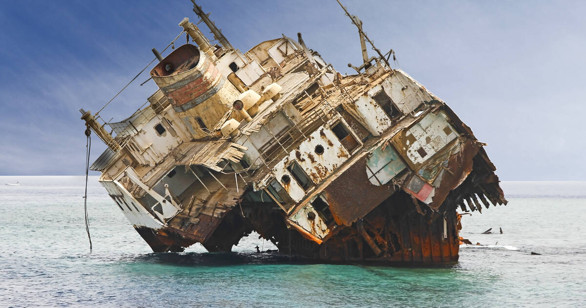 sinking ship image