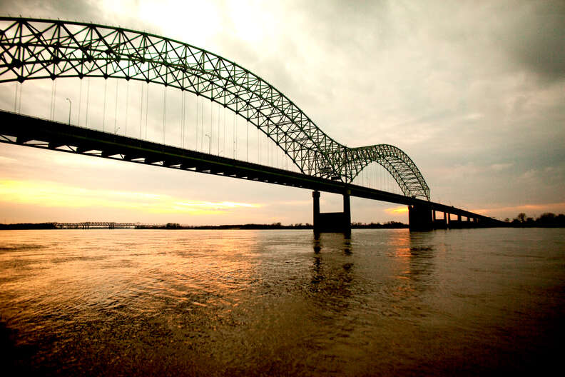 Tennessee bridge mississippi river