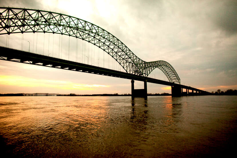 Tennessee bridge mississippi river