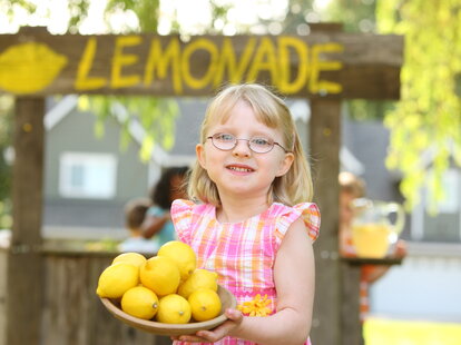 Girl’s Lemonade Stand