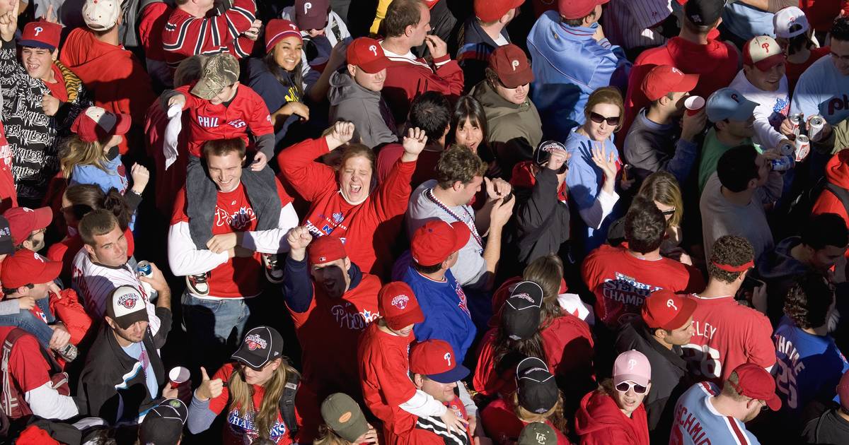 Fans flock to Ocean City Boardwalk to meet Phillies greats, Phanatic at  Manco & Manco