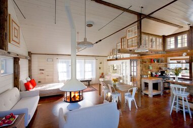 Bright serene + spacious barn