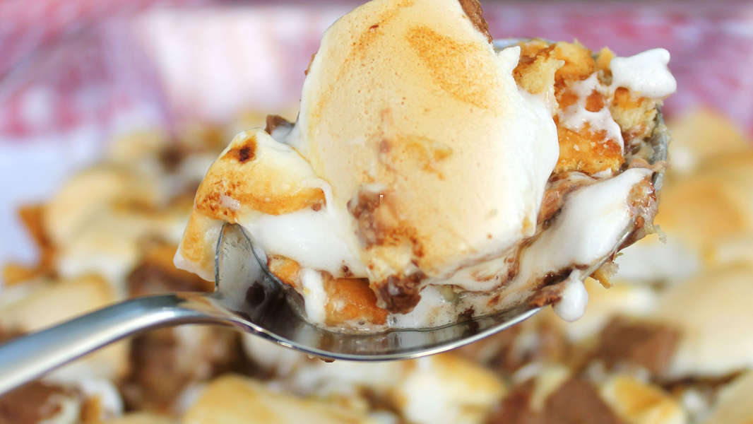 Grilled Banana S'mores Crumble Recipe Video Thrillist