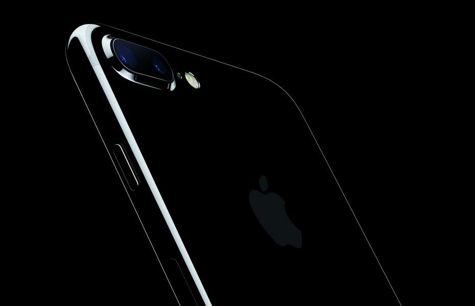 Apple Warns the Jet Black iPhone 7 Is Prone to Scratching - Thrillist