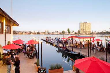 Lake Chalet Seafood Bar & Grill