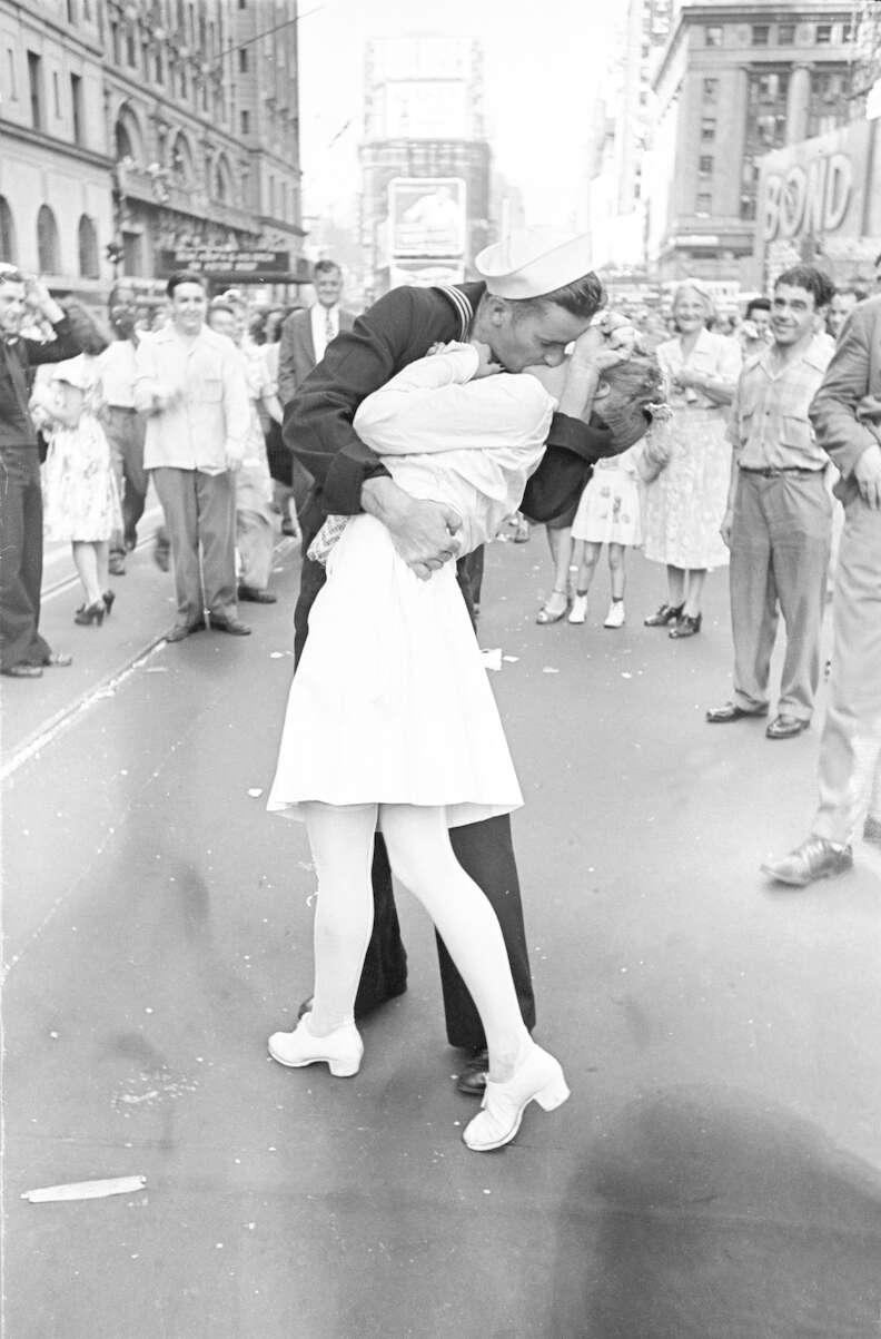 world war 2 kiss