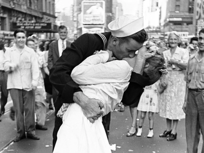 The kiss times square greta friedman