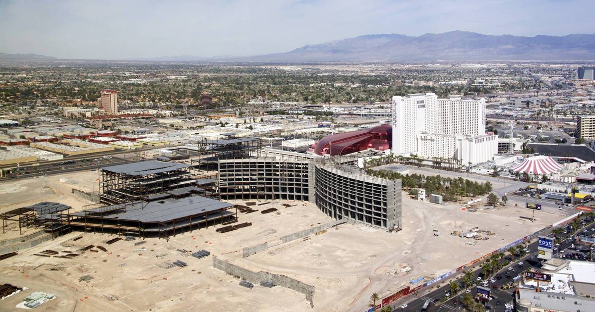 Street Network Building Footprints & Waterbodies of Las Vegas 