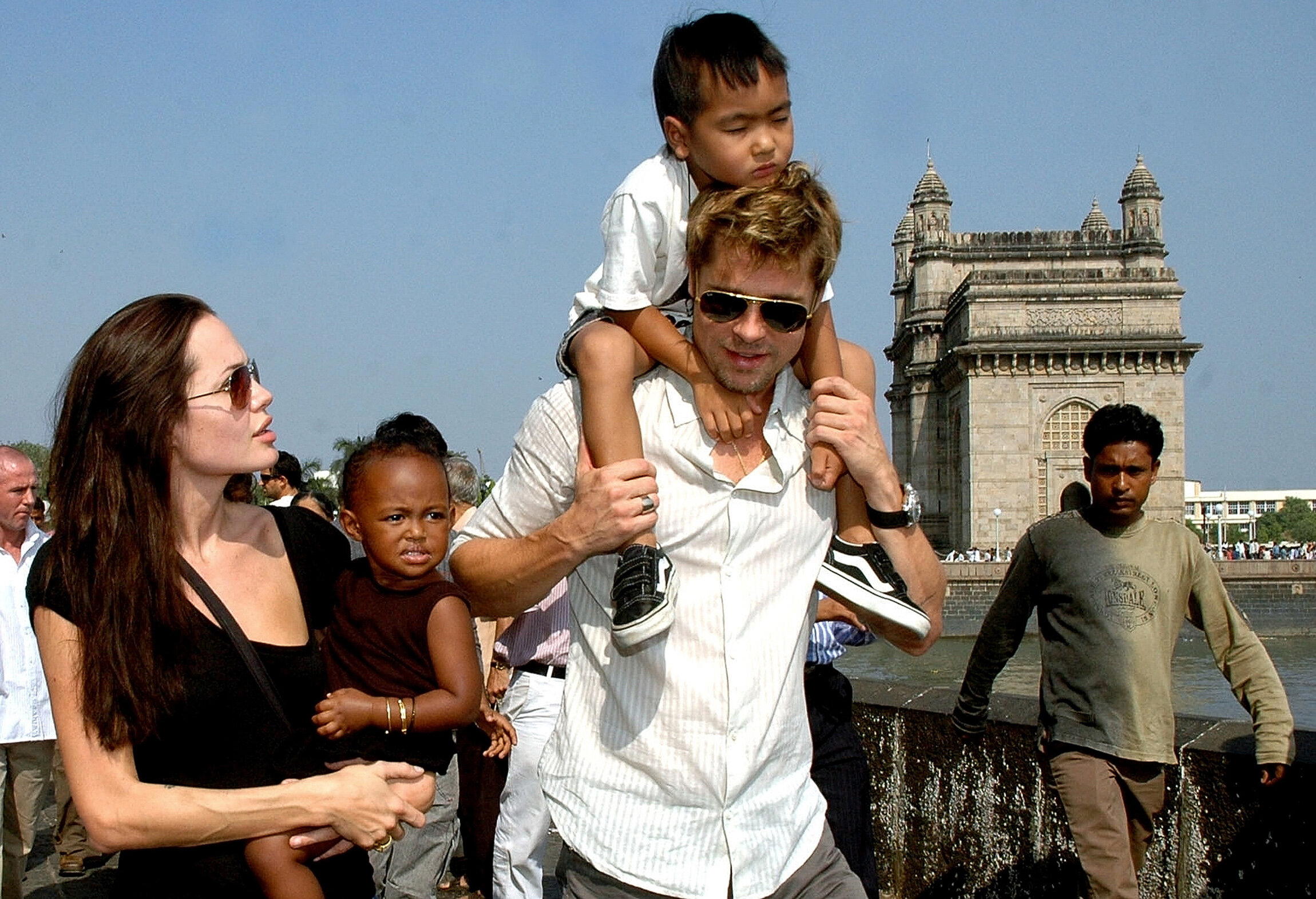 angelina jolie brad pitt mumbai 2006