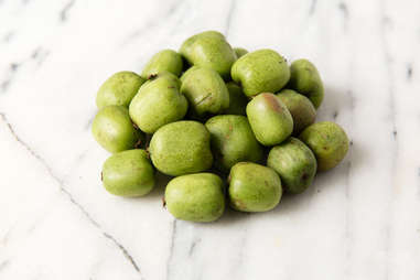 are kiwi berries safe for dogs