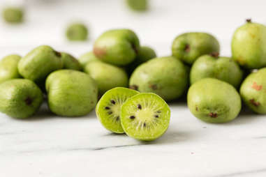 are kiwi berries safe for dogs