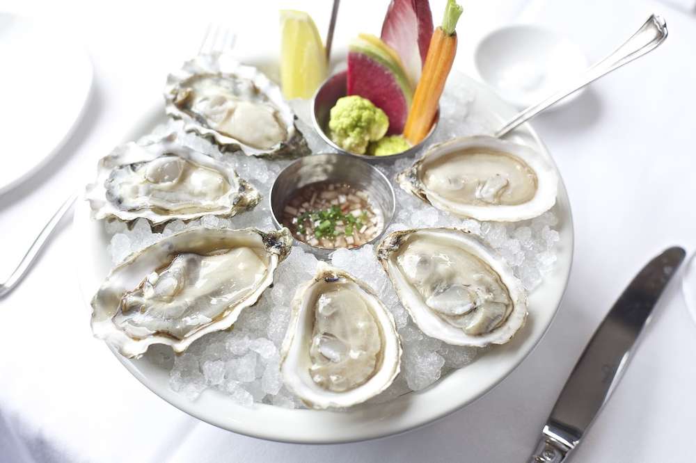 Best Oyster Bars In Nyc Places With Delicious Raw Oysters In The City Thrillist