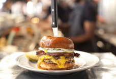 You Have Two Chances to Get Chicago's Famed Au Cheval Burger in NYC