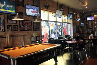 Best Milwaukee sports bars for Packers games with live music, prizes