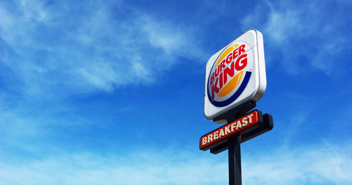 What time does burger deals king stop breakfast