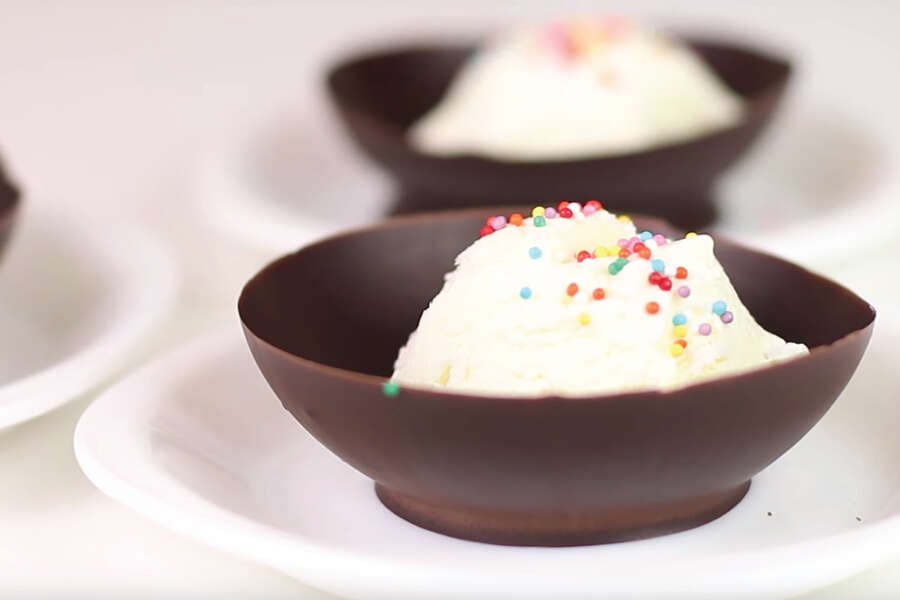 Make Chocolate Ice Cream Bowls Using a Balloon With These Hacks Thrillist