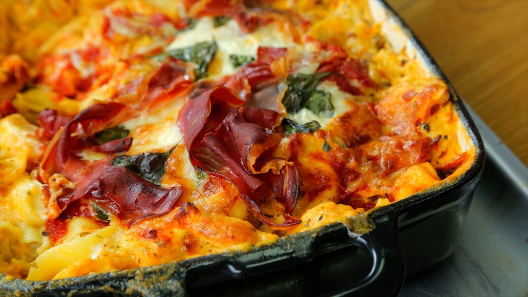 Cheesy Tortellini Pepperoni Pizza Casserole Thrillist 9552