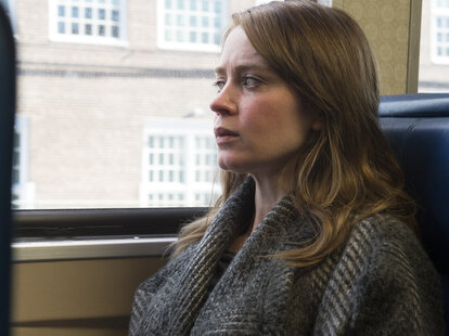 emily blunt girl on the train